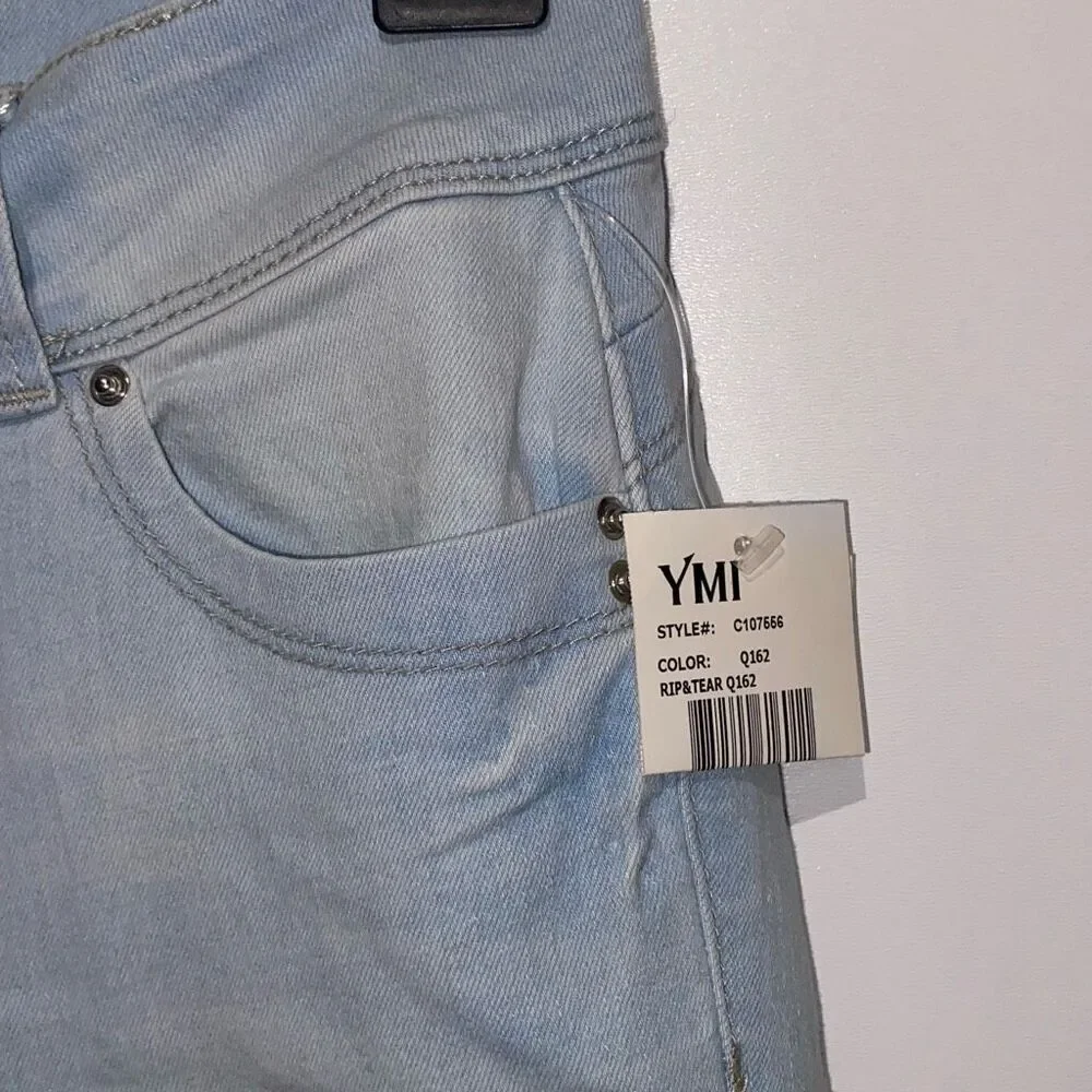 YMI Wanna‎ Betta Butt Distressed Light Wash Cropped Jeans Size 6 C107666 Capris